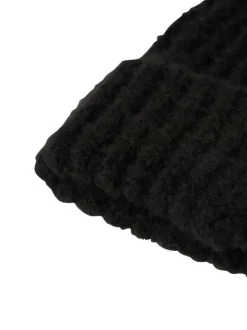 Bonnet noir uni en maille tricotée doux avec un revers