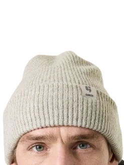 Bonnet beige uni en maille côtelée avec un large revers