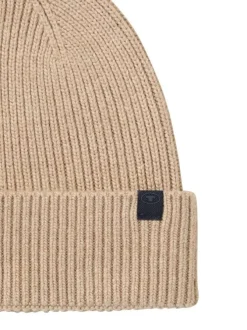 Bonnet beige uni en maille tricotée avec un logo en relief brodé