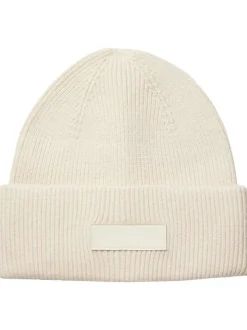 Bonnet écru uni en maille côtelée avec patch cousu sur le revers