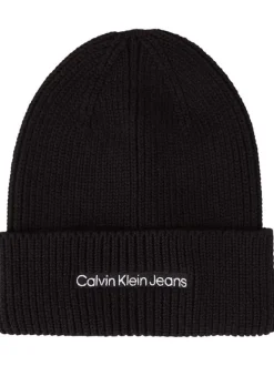 Bonnet noir uni côtelé avec nom de la marque brodé en blanc à l'avant