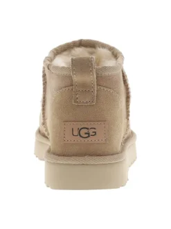 Boots Classic Ultra Mini en cuir beige avec logo cousu à l'arrière