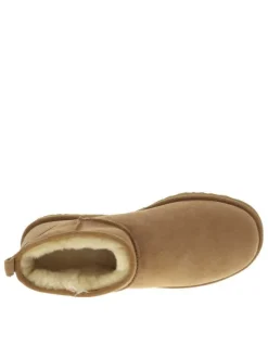 Boots en cuir camel à talon plat avec une doublure en fausse fourrure