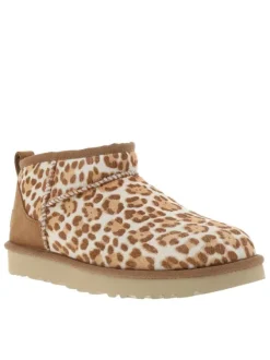 Boots en cuir léopard à talon plat avec languette d’aisance à l’arrière