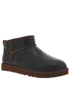 Boots en cuir marron à talon plat avec une doublure en fausse fourrure