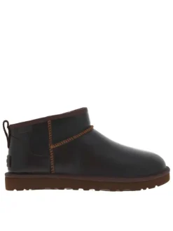Boots en cuir marron à talon plat avec une doublure en fausse fourrure