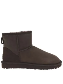 Boots en cuir marron à talon plat avec une doublure en fourrure