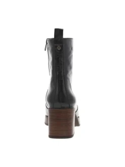 Boots en cuir noires à semelle à talon décroché haut avec une languette