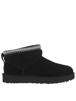Boots en cuir noires à talon plat avec col brodé, sherpa et intérieur fourré
