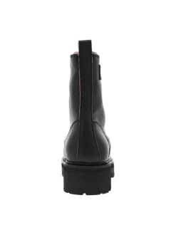 Boots en cuir noires à talon plat avec détails de couleur rose au niveau des coutures