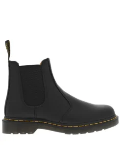 Boots en cuir noires à talon plat avec fermeture par bandes élastiquées