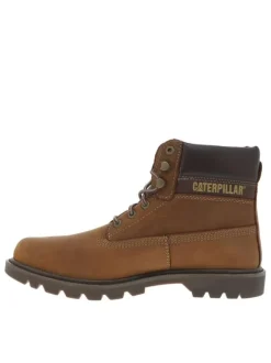 Boots en cuir nubuck marron à surpiqures contrastées avec logos cousus et fermetures par lacets tressés ronds bicolores