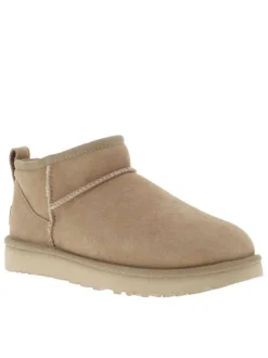 Boots en cuir sable à talon plat avec une languette d'enfilage