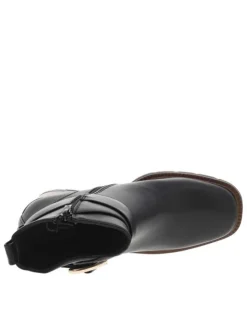 Boots noires à talon décroché haut avec un zip et une boucle décorative