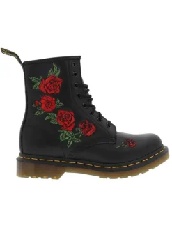 Boots noirs en cuir brodées de roses rouges sur l'extérieur avec languette d'aisance et lacets tressés noirs