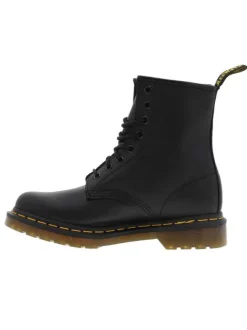 Boots noirs en cuir brodées de roses rouges sur l'extérieur avec languette d'aisance et lacets tressés noirs