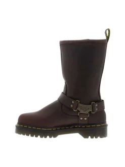 Bottes en cuir marron à talon décroché bas avec une boucle à ardillon