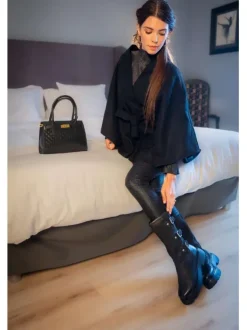Bottes en cuir noires à semelle à talon compensé bas et boucles décoratives