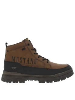 Bottines cognac à talon plat avec un logo imprimé sur le côté