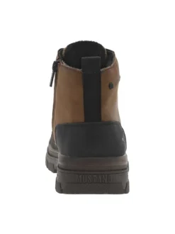 Bottines cognac à talon plat avec un logo imprimé sur le côté