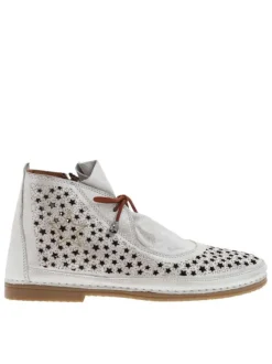 Bottines en cuir argentées à petites étoiles ajourées et à talon décroché bas