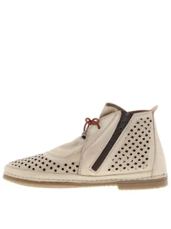 Bottines en cuir beiges à semelle plate avec des lacets et un zip latéral