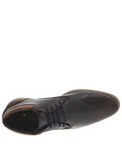 Bottines en cuir brunes avec un talon décroché bas et des lacets