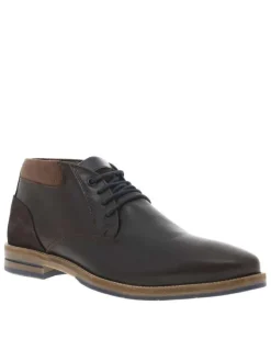 Bottines en cuir brunes avec un talon décroché bas et des lacets