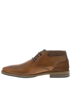 Bottines en cuir cognac avec un talon décroché bas et des lacets