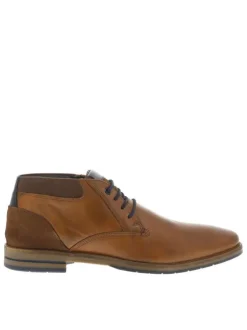 Bottines en cuir cognac avec un talon décroché bas et des lacets