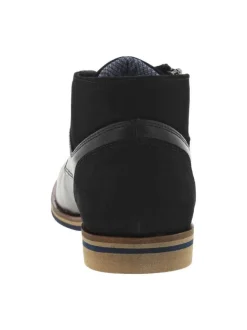 Bottines en cuir noires à bout droit avec un talon décroché bas