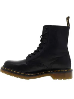 Bottines en cuir noires à talon décroché bas avec des lacets ronds