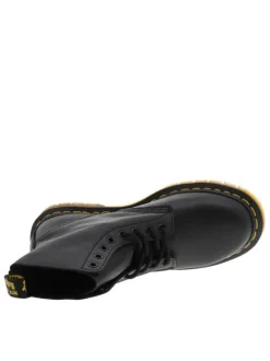 Bottines en cuir noires à talon décroché bas avec des lacets ronds