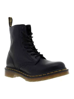 Bottines en cuir noires à talon décroché bas avec des lacets ronds