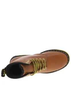 Bottines en cuir tan à talon décroché bas et à lacets ronds jaunes