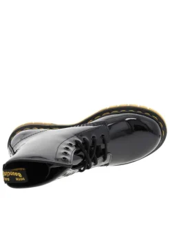 Bottines noire en cuir enduit à talon décroché bas avec des lacets ronds