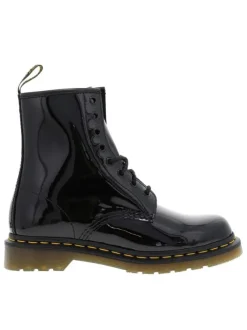 Bottines noire en cuir enduit à talon décroché bas avec des lacets ronds