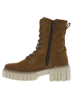 Bottines noisette avec nom de la marque embossé sur la semelle épaisse