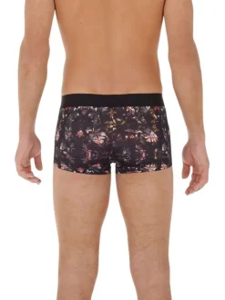 Boxer court noir fleuri avec une coupe près du corps et une taille élastiquée