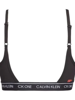 Brassière noire unie avec petite étiquette d'authentification rouge à l'arrière