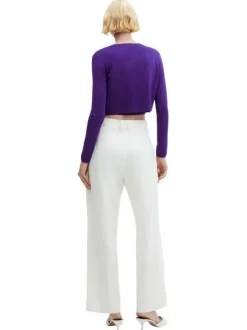 Cardigan boutonné violet avec une coupe cropped et un col rond
