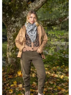 Cardigan camel léopard avec une coupe ajustée à col v et des manches longues