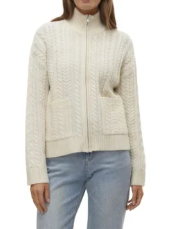 Cardigan écru en maille torsadée avec une coupe droite et un col montant