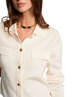 Cardigan écru uni en maille piquée avec un col à revers et des boutons or