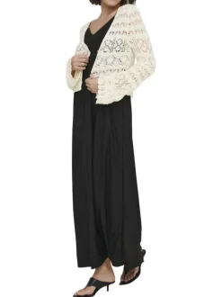 Cardigan écru uni pourvu d'une coupe droite et de manches longues