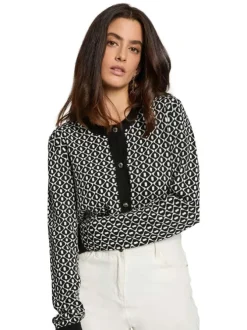 Cardigan noir à losanges bicolores et à coupe ajustée avec un col rond