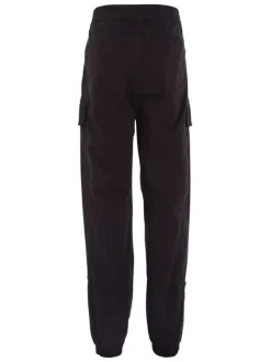 Cargo en coton noir uni avec initiales de la marque brodé sur la poche gauche