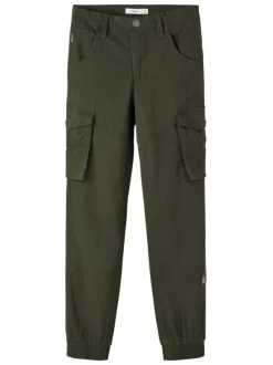 Cargo en coton vert sapin uni avec une coupe slim élastiquée aux ourlets