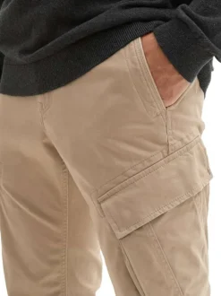Cargo en coton beige uni ajusté avec poches à rabats de travers
