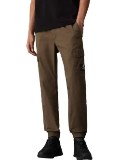 Cargo en coton kaki uni avec une coupe droite et plusieurs poches